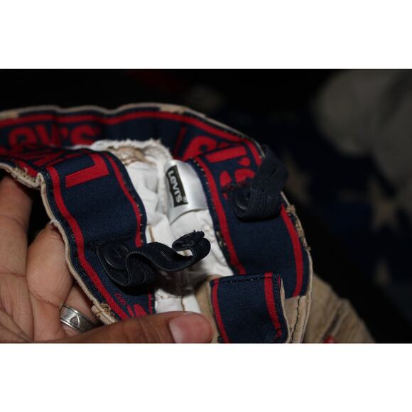 Levis Khaki Shorts 4T - Picture 5 of 5